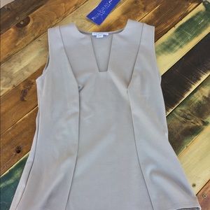 4/25 🌵🌵🌵 NWT Ava Gray Form Fitting Top USA 🇺🇸